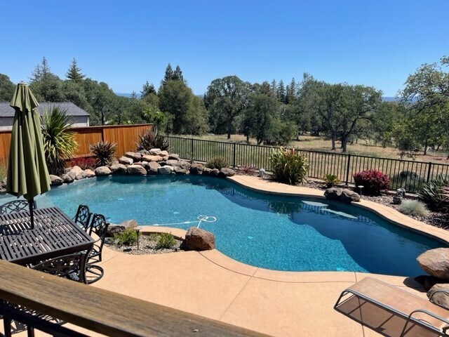 Primary Photo - 425 Riverview Dr