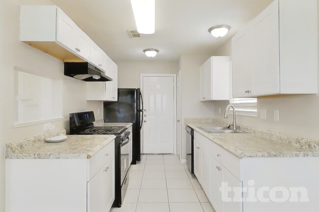 Building Photo - 3446 Edgecreek Dr