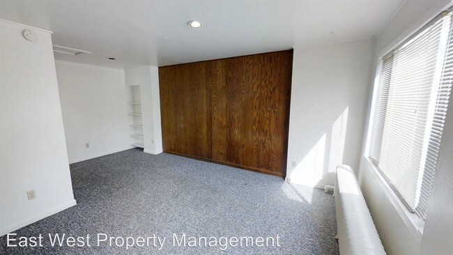 Building Photo - 601 N 27th Ave W