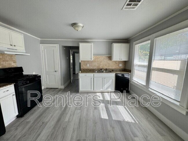 Foto del edificio - 203 S Jamestown Ave