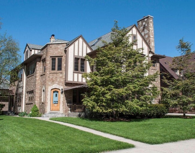 Building Photo - 4213 N Stowell Ave