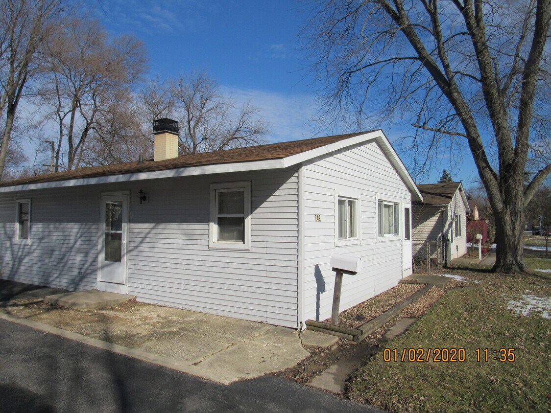 349 Tulsa Ave, Carpentersville, IL 60110 House Rental in