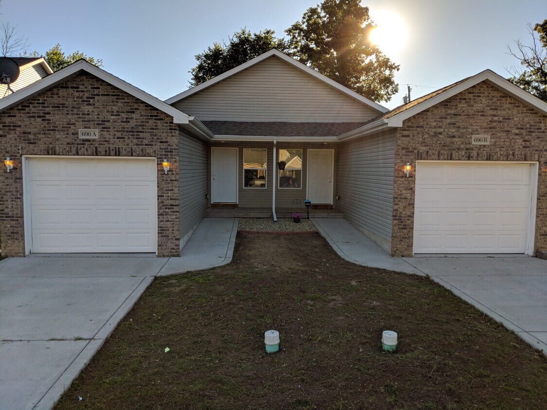 690 Dearborn Rd, Valparaiso, IN 46385 Townhome Rentals in Valparaiso