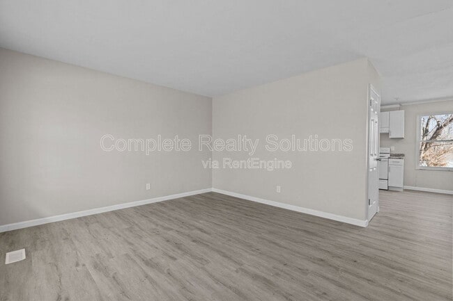 Building Photo - 10432 Royal Dr