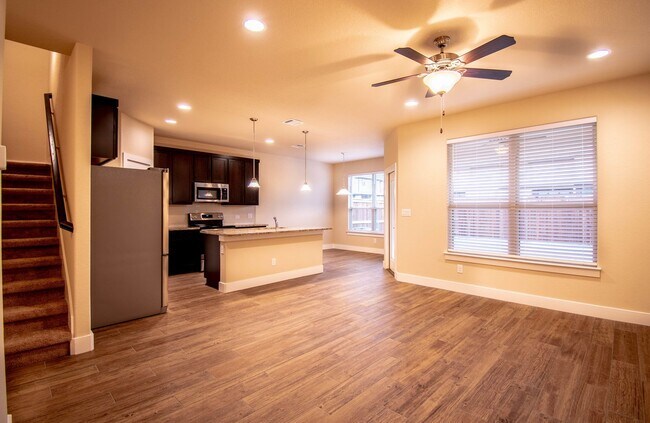 Foto del edificio - 347 Madison Oaks Ave