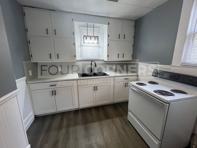 Building Photo - Lovely 1 Bedroom 1 Bath Apartment