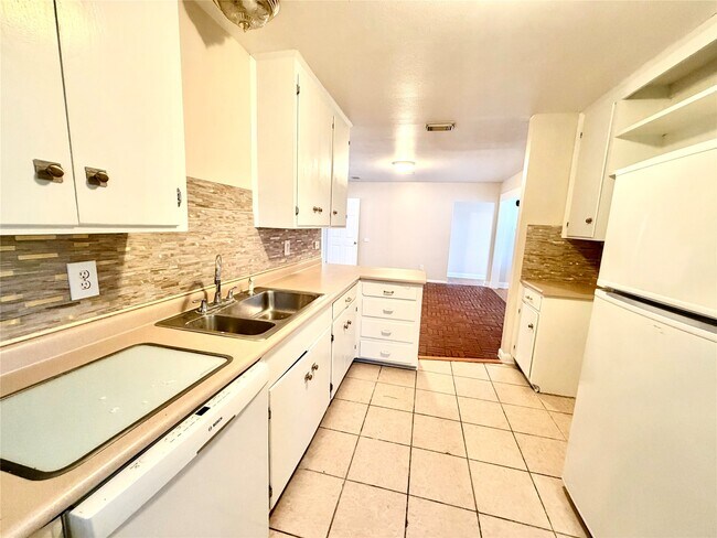 Foto del edificio - 4275 Bethel Blvd