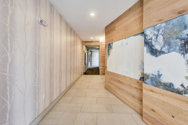 Foto del edificio - Gorgeous 2 bedroom 2 bath condo just steps...