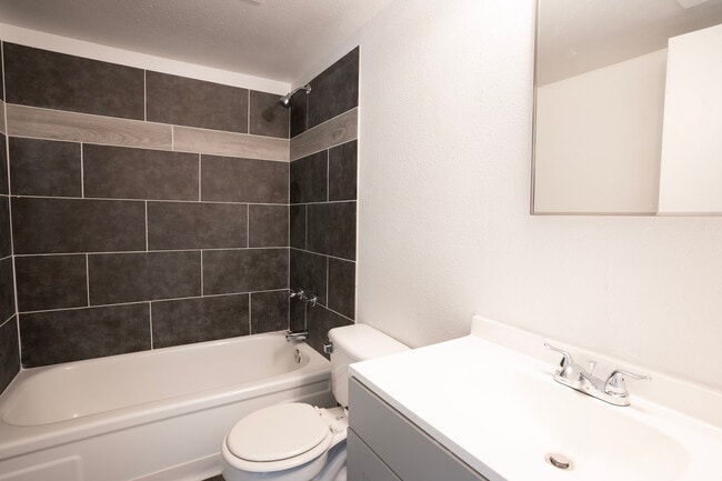 Building Photo - 1233 Chelwood Park Blvd NE