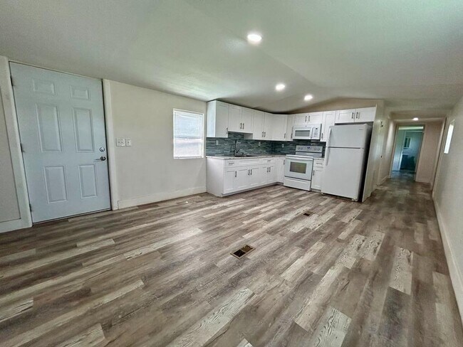 Foto del edificio - 1101 Wagon Trail Rd