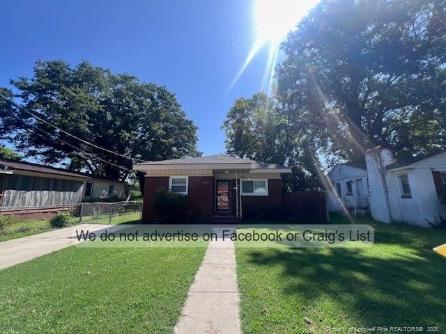 Foto principal - 824 E Orange St