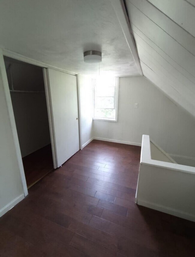 Building Photo - 11117 Melba Ave