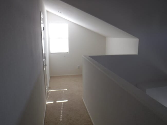 Foto del edificio - 3 BEDROOM HOME IN GATED COMMUNITY WITH COM...
