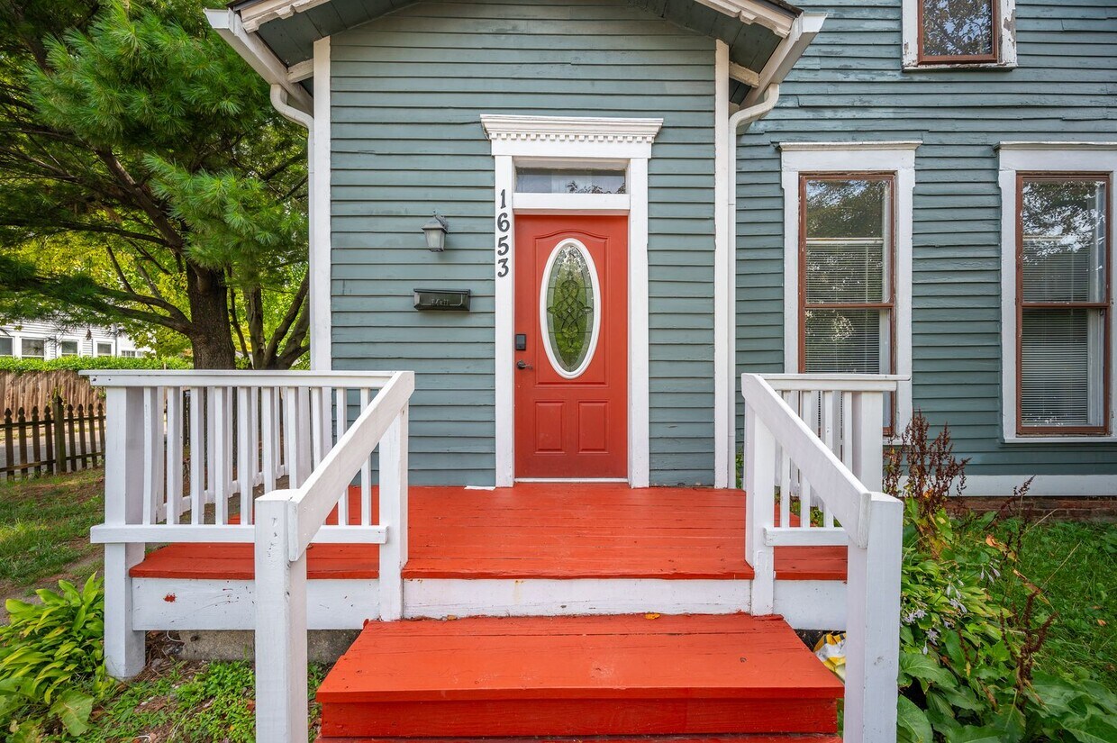 Foto principal - 1653 N Delaware St