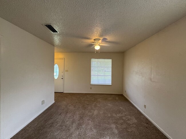 Building Photo - 1409 Gardenia Ave