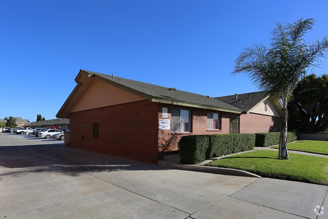 Building Photo - 1624-1630 Coronado Ave
