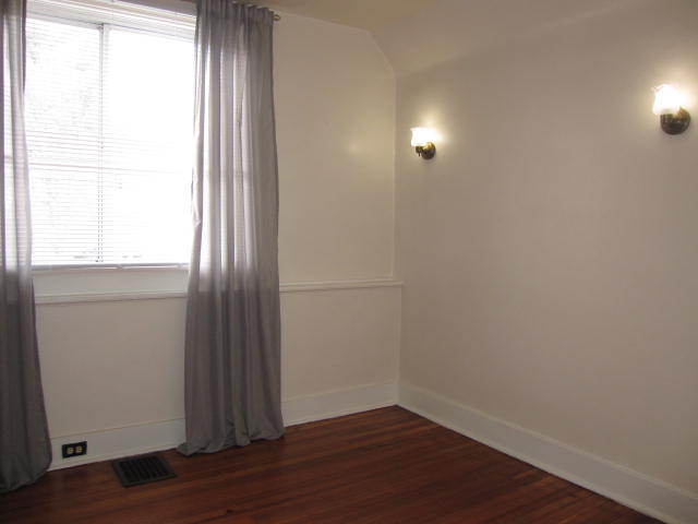 Foto del edificio - Lovely 2BR Townhouse w/Fenced in Backyard!