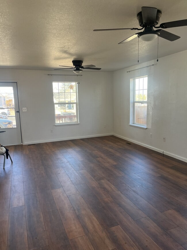 Foto del edificio - 708 Lowell Blvd