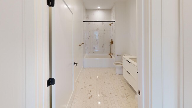 Foto del edificio - 60 Leo M Birmingham Pky