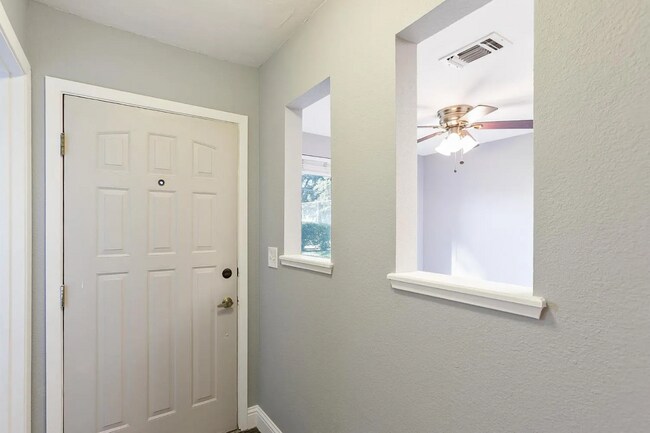 Foto del edificio - 7673 Lily Mar Ln