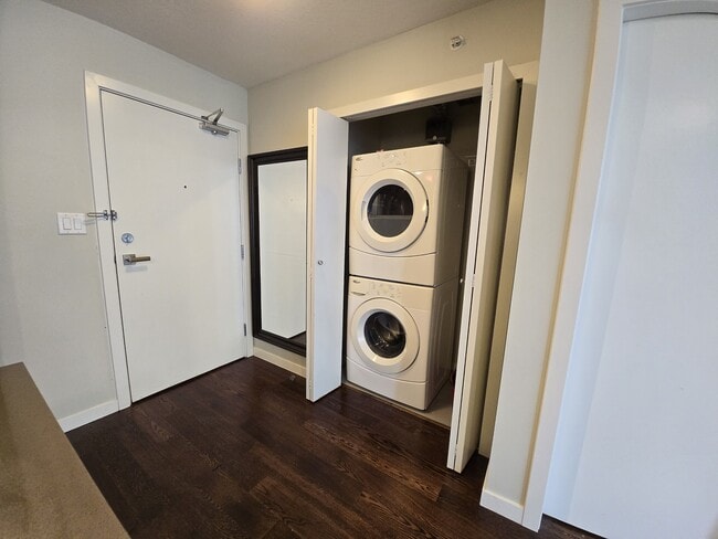 Building Photo - 7117 Elmbridge Way