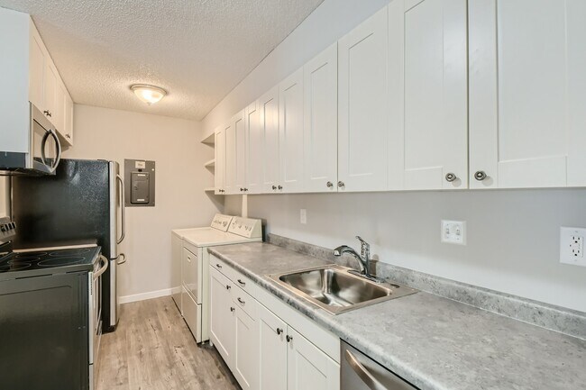 Building Photo - 1127 Landmark Trail S