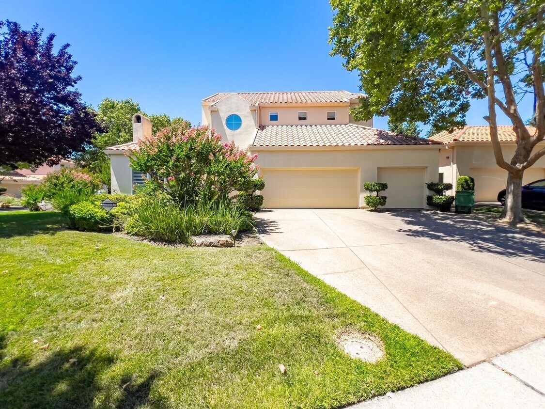 Primary Photo - Gorgeous three bedroom North Napa home wit...