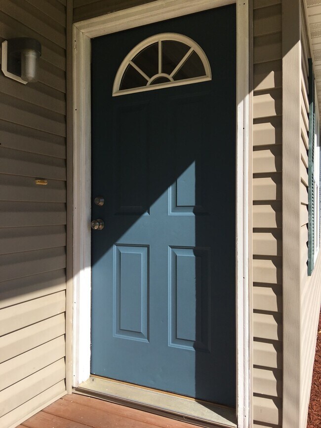 Foto del edificio - Close to PSU!  3 bedroom 2 bath townhouse ...