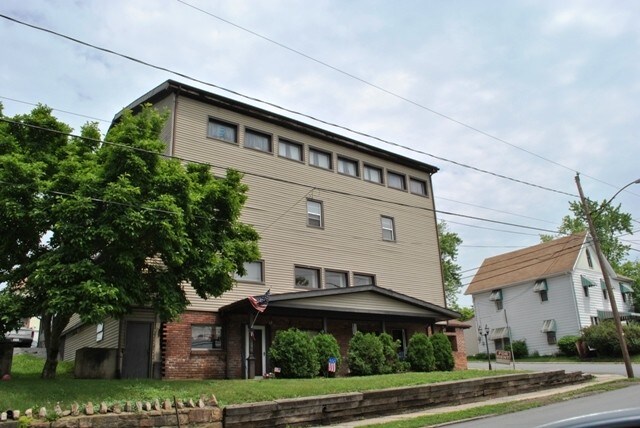 Foto principal - 400 Railroad St
