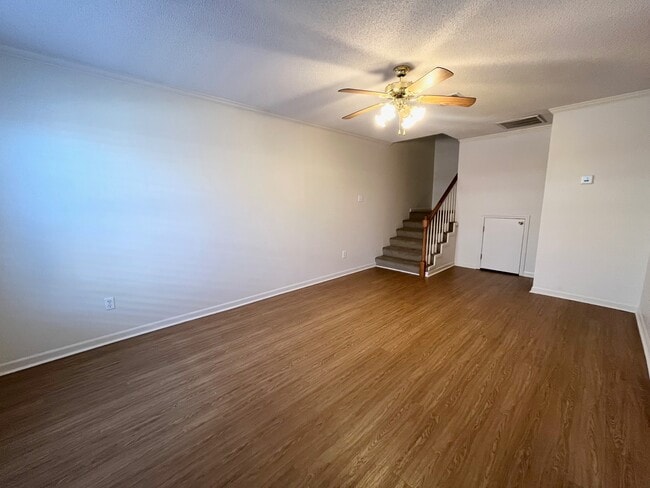 Building Photo - 122 Mall Cir