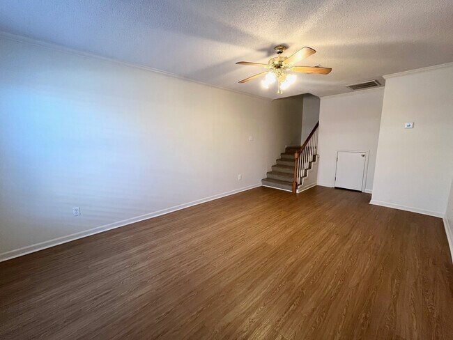 Foto del edificio - 122 Mall Cir