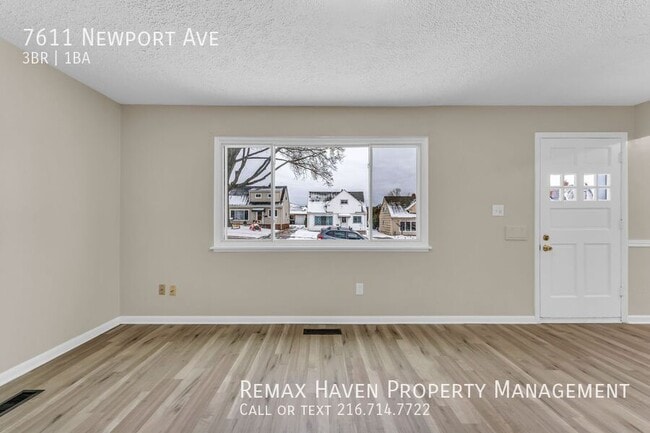 Foto del edificio - 7611 Newport Ave