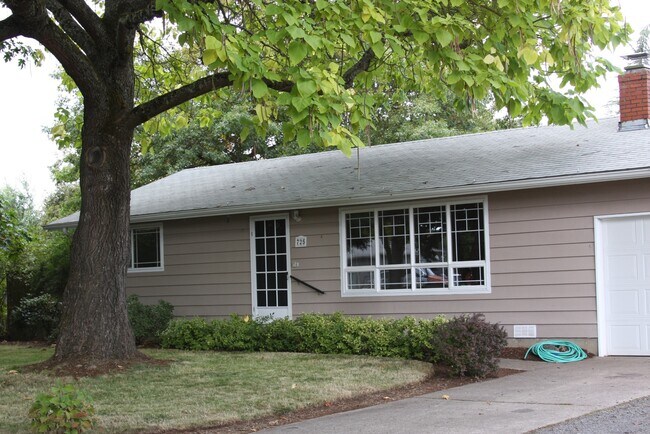 Foto del edificio - 725 Warrington Ave