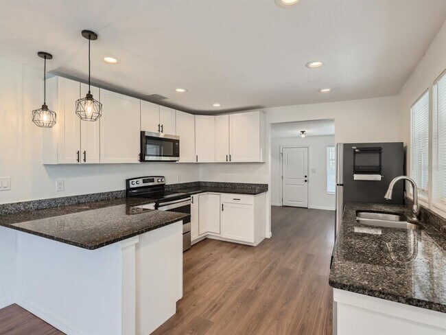 Foto del edificio - 808 Orchid Ave