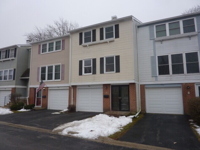 Foto del edificio - 1919 Finchley Ct