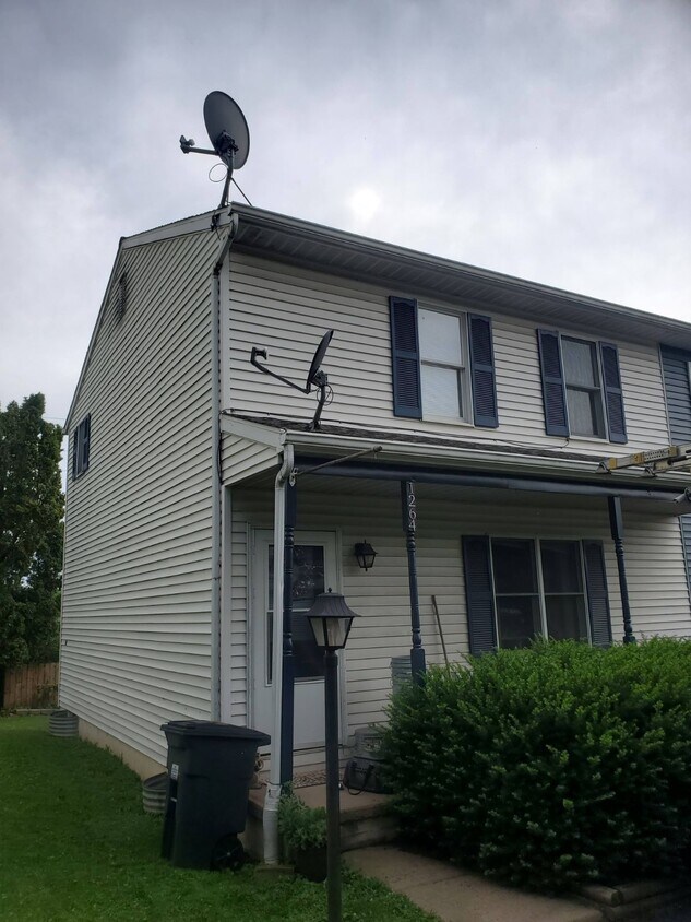 Primary Photo - 1264 McCarty Ln