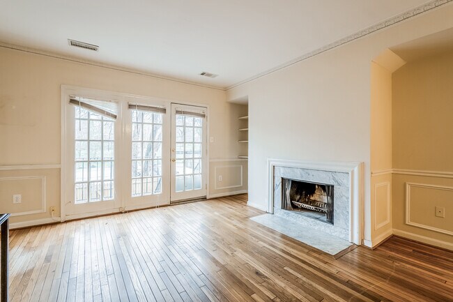 Foto del edificio - 4515 MacArthur Blvd NW