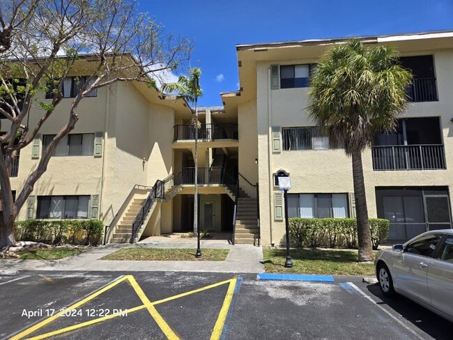 Building Photo - 2445 SW 18th Terrace