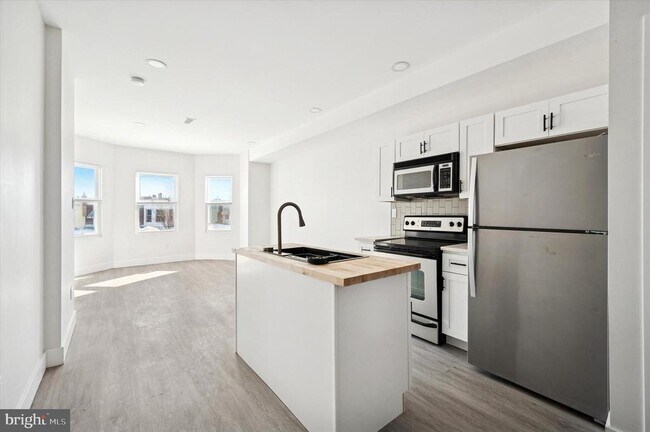 Building Photo - 32 S 62nd St