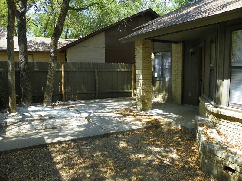 Primary Photo - 1006 Milford Way