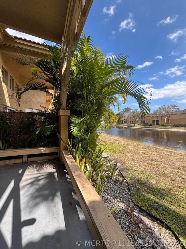 Building Photo - 4831 Via Palm Lakes