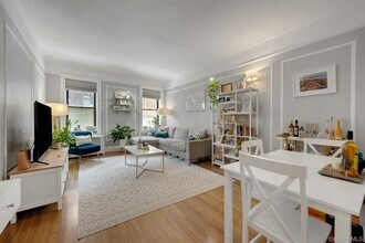 Building Photo - 673 Locust St