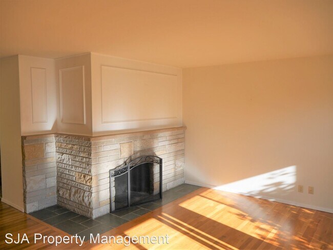 Building Photo - 3 br, 1.5 bath House - 12524 SE 53rd St.