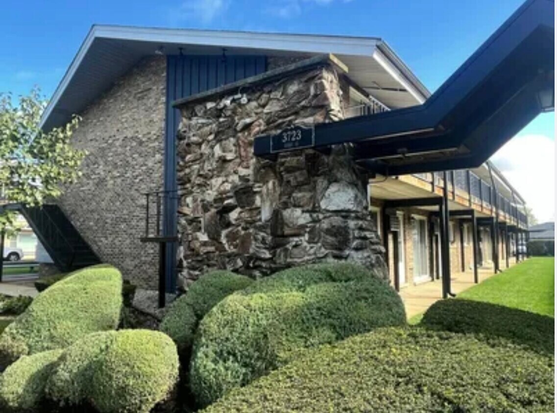 pasarela hacia su puerta de entrada - 3723 Ruby St