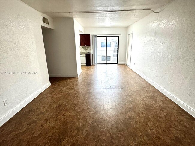 Foto del edificio - 1525 NE 135th St