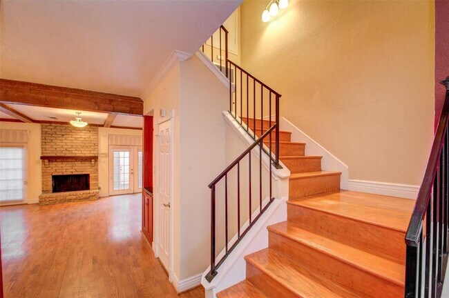 Foto del edificio - 7505 Memorial Woods Dr