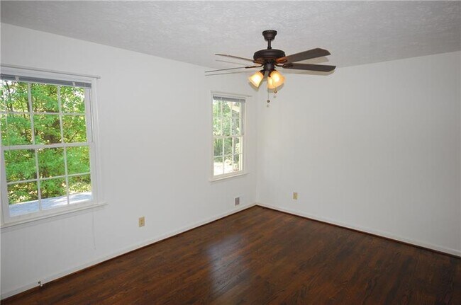 Building Photo - 3220 Normandy Ct NE
