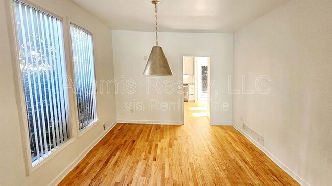 Building Photo - 1086 Pine Grove Ave NE