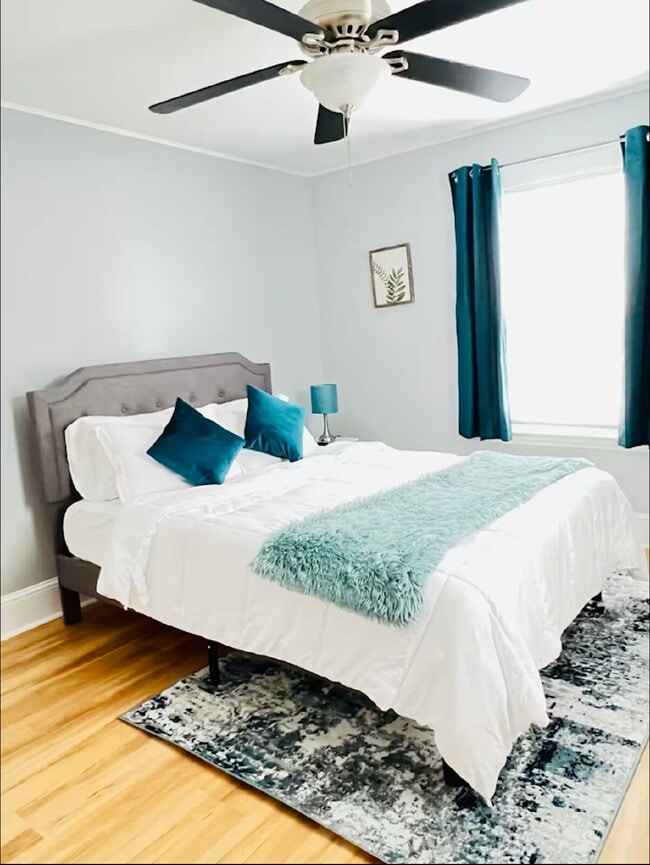 Foto del edificio - Coastal Charm Meets Comfort — Fully Furnis...