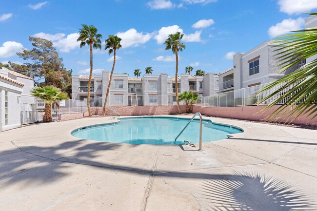 Building Photo - Incredible Condo on the East Side